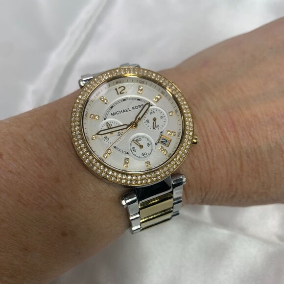 Michael Kors Womens Parker Analogue Watch Gold-Tone Crystal-Accented Stainless S - Picture 3 of 11